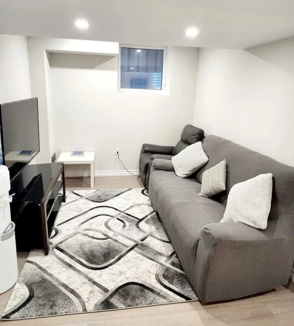Stunning - Basement Apt in Barrie
