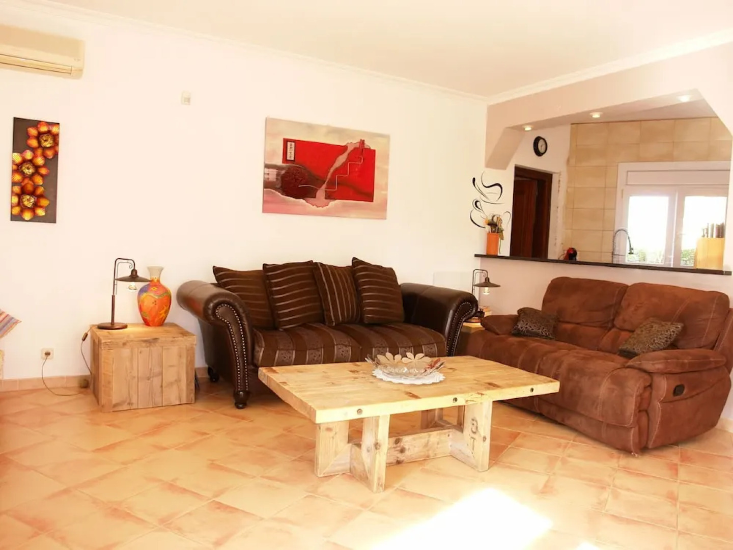 Spacious Villa in Vilacolum With Swimming Pool