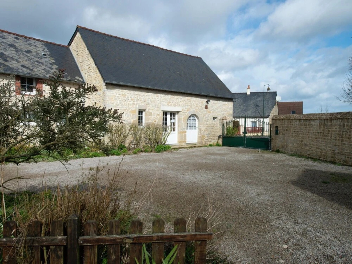 Cosy Holiday Home in Mandeville en Bassin With Garden