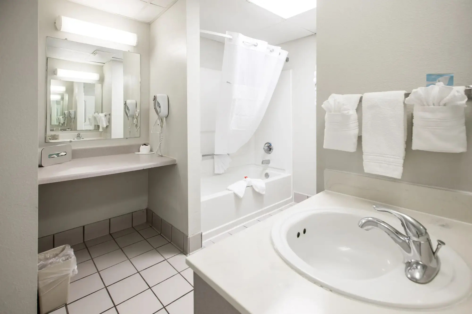 Days Inn & Suites by Wyndham Jekyll Island