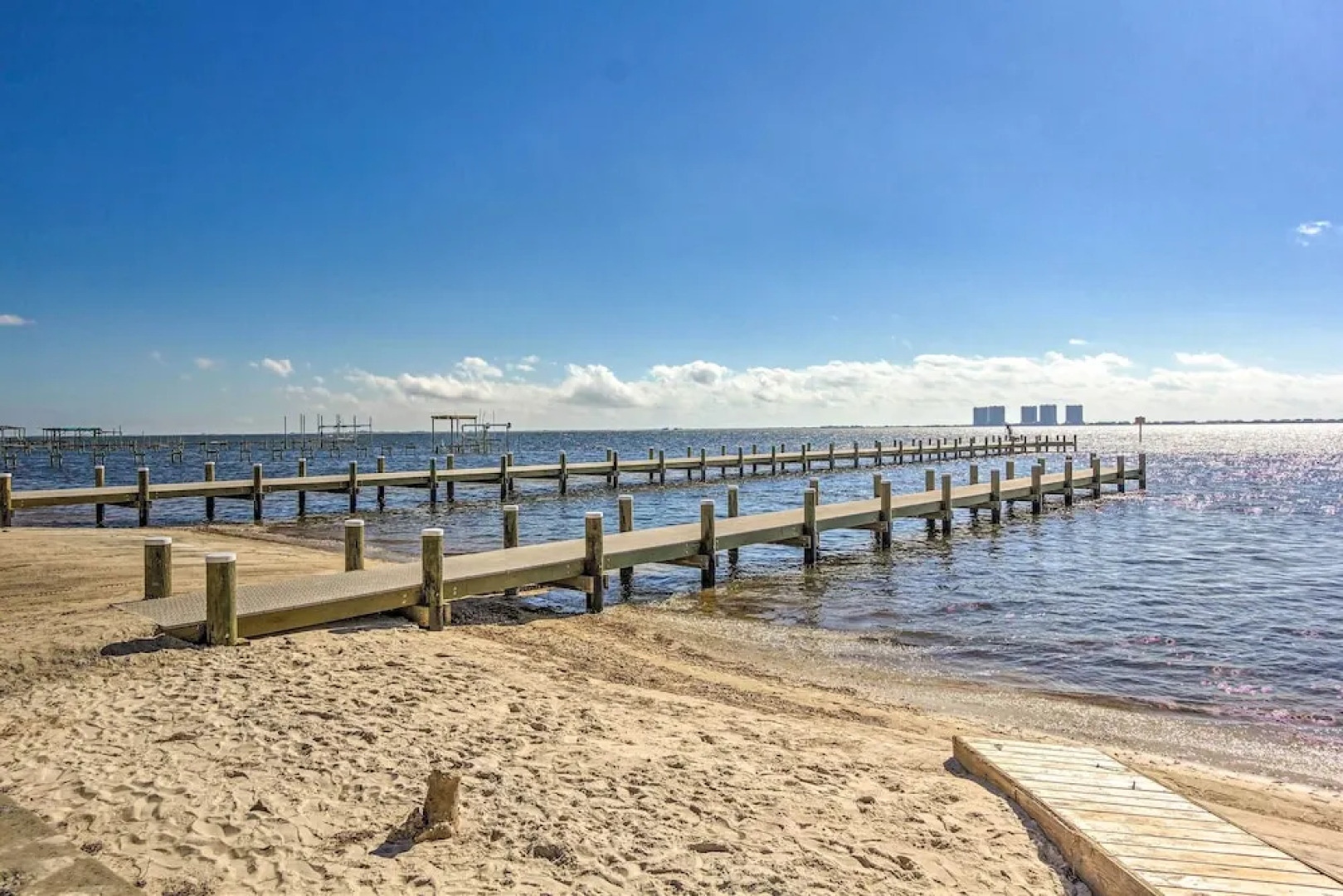Gulf Breeze Getaway - 8 Mi to Pensacola Beach
