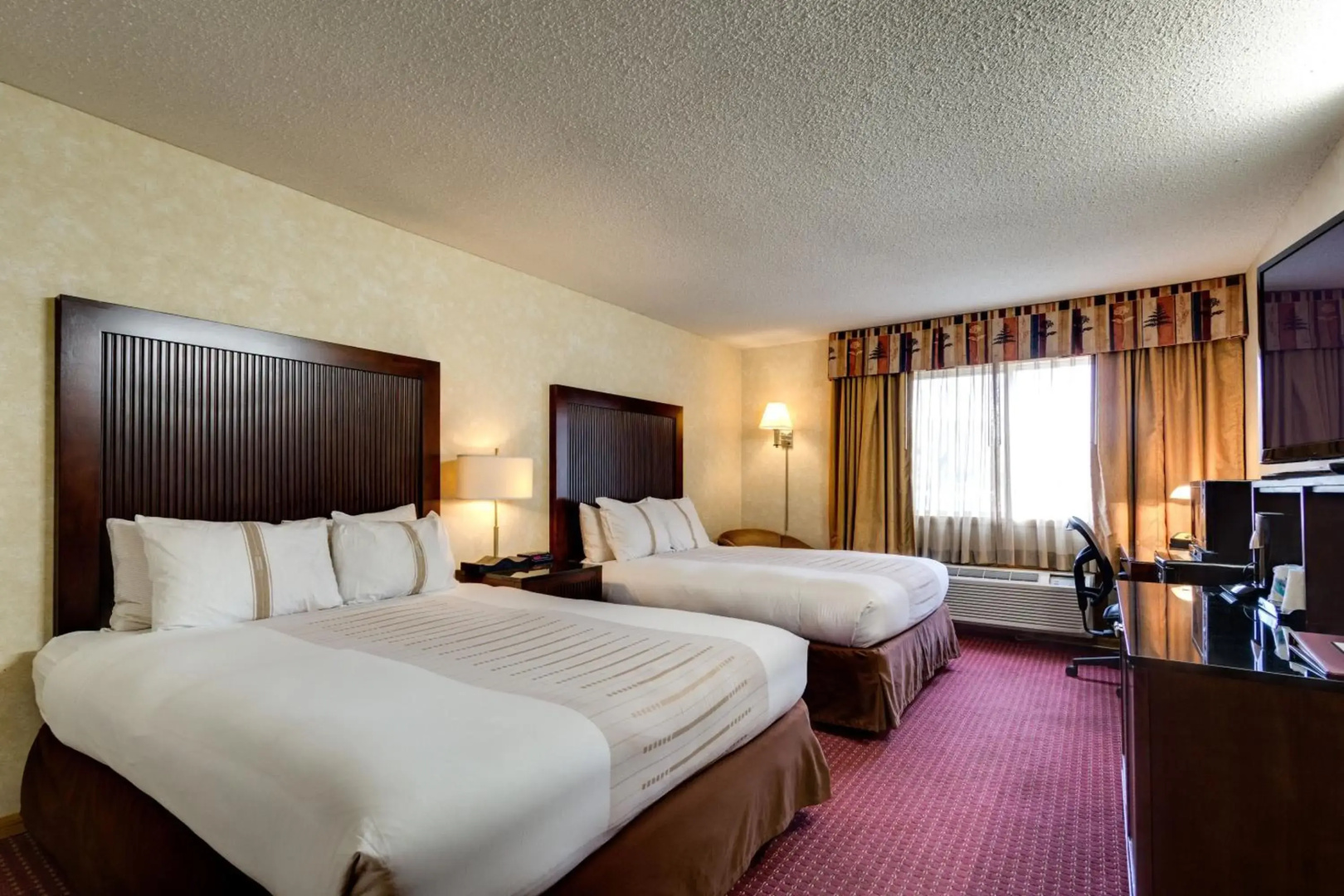 Fireside Inn & Suites