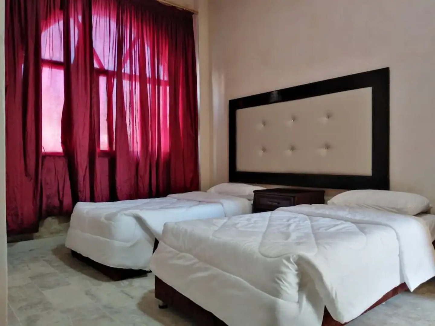 Peace Castle Hoste - Hostel