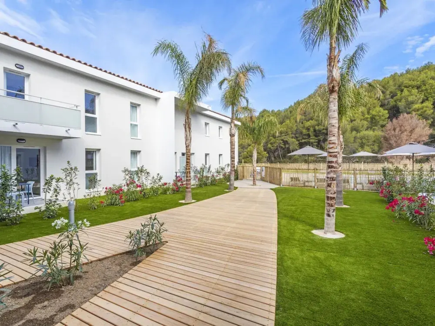 Nice Apartment With Shared Pool