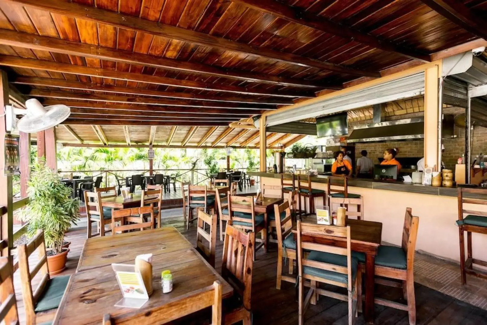 Tropicana Suites Deluxe Beach Club & Pool