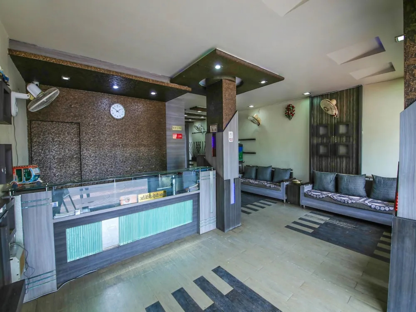 OYO 15887 Hotel Kanak