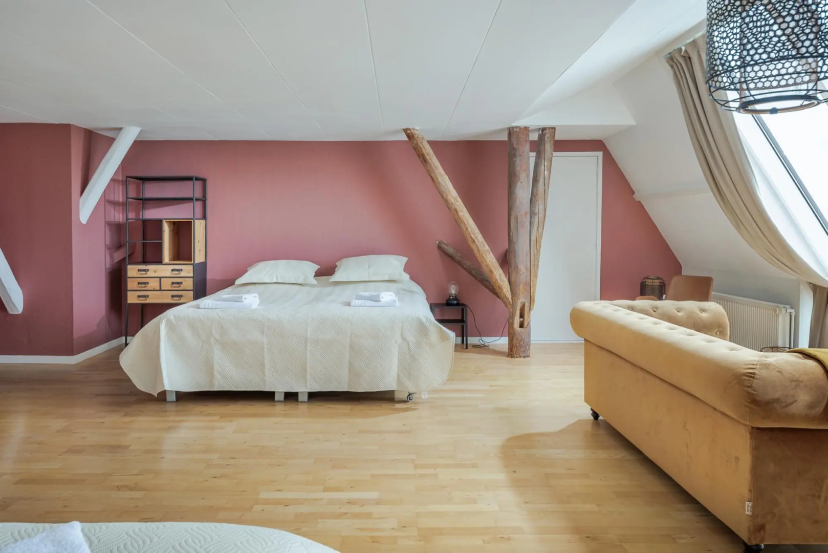 Large fully renovated farmhouse with indoor Swim spa and Sauna