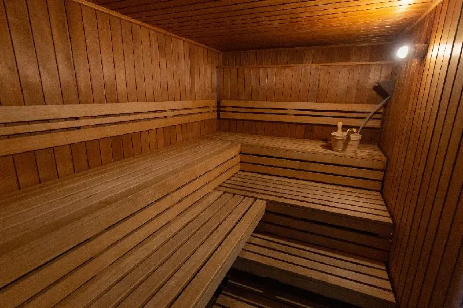 R2 Romantic Fantasia Dreams & Suites Hotel