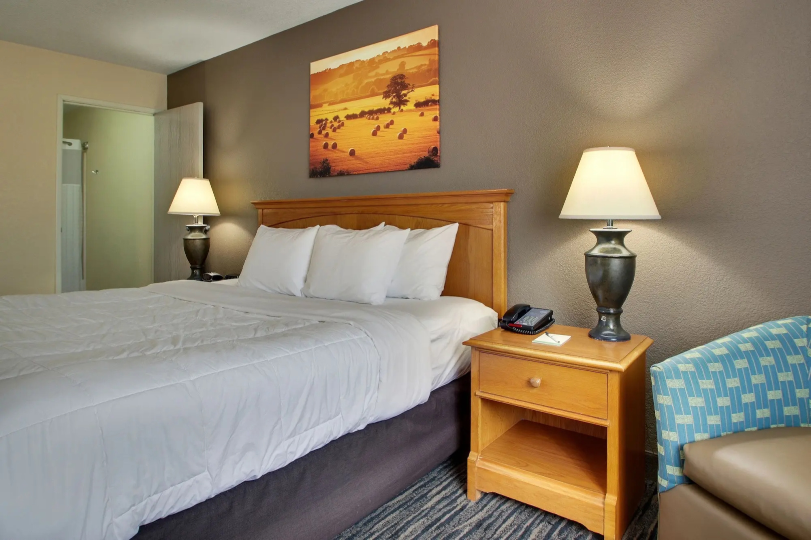 EverSpring Inn & Suites