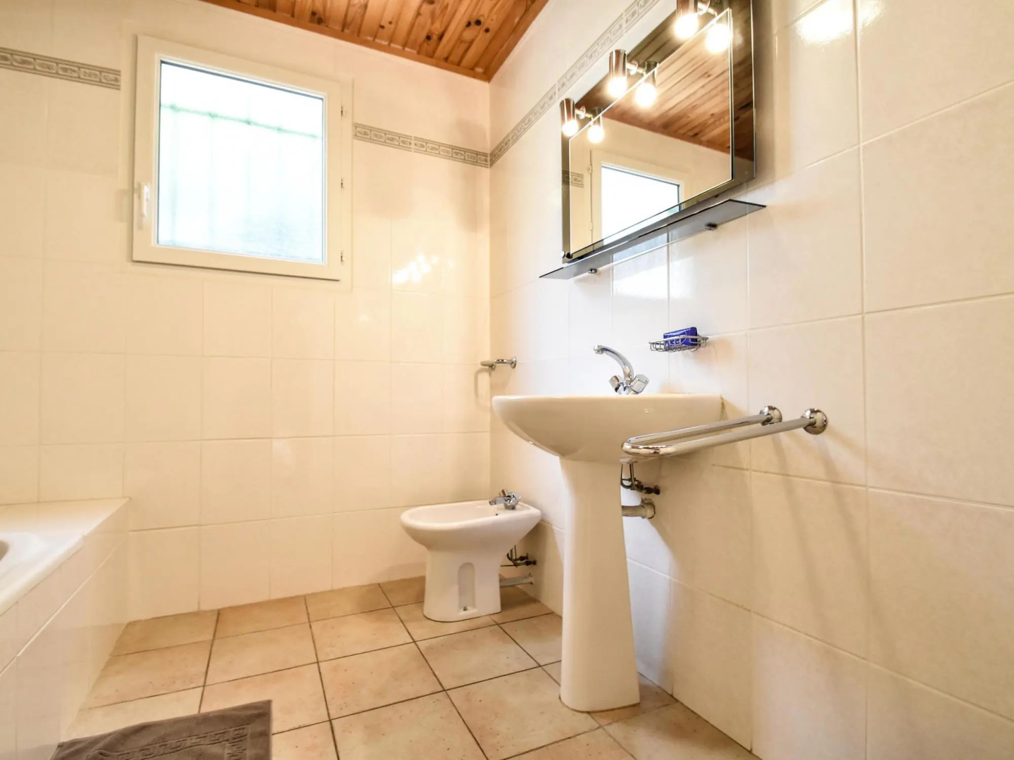 Beautiful Holiday Home, Near Centre. Private Pool. Private Garden. Roofed Terrace