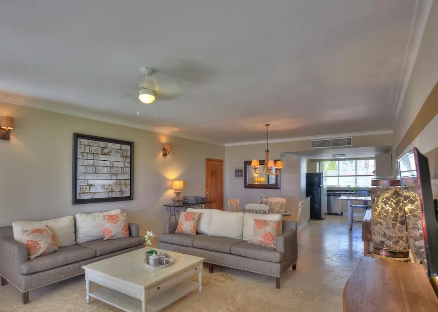 Beachfront Glamorous Apartment With Ocean Views