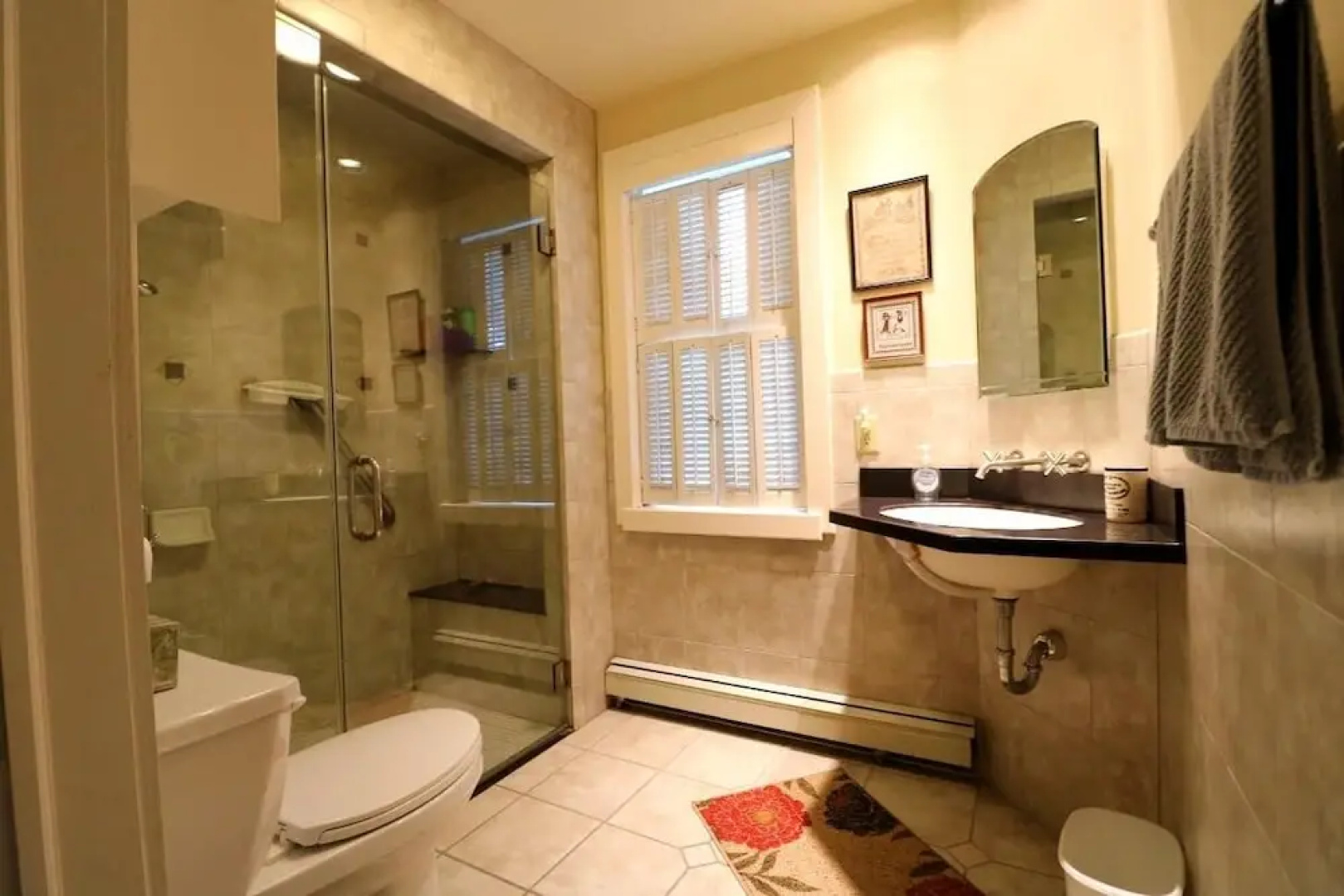 4757 Whiteside 6 Bedroom Home