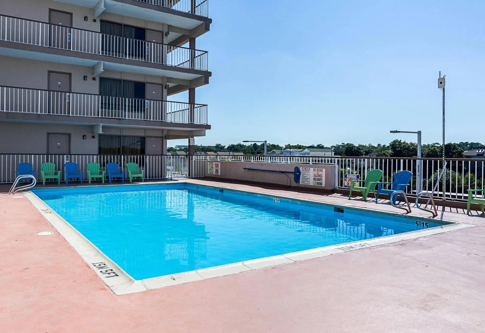 Red Roof PLUS+ & Suites Virginia Beach – Seaside