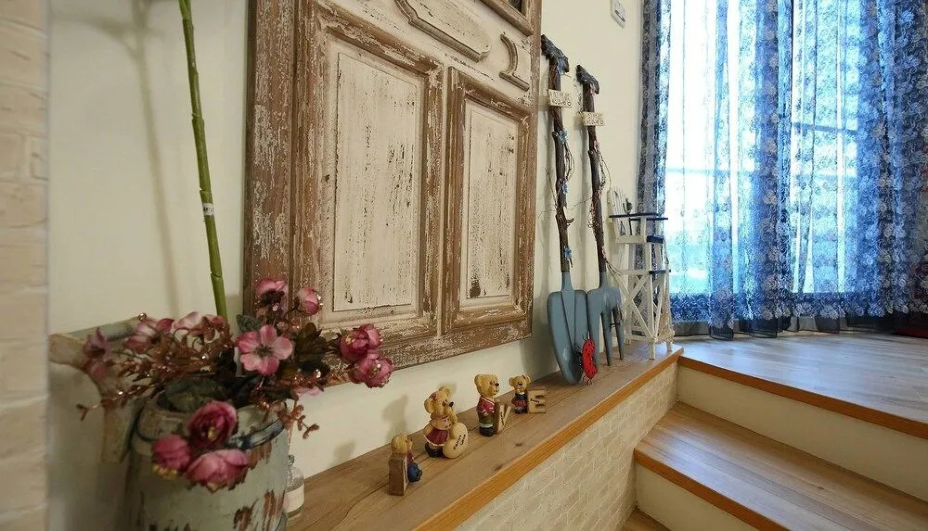 Textile Girl Romantic Homestay