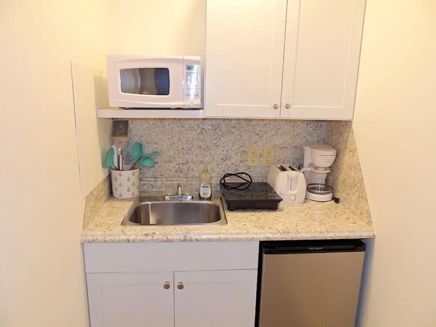 West Winds Motel & Cottages