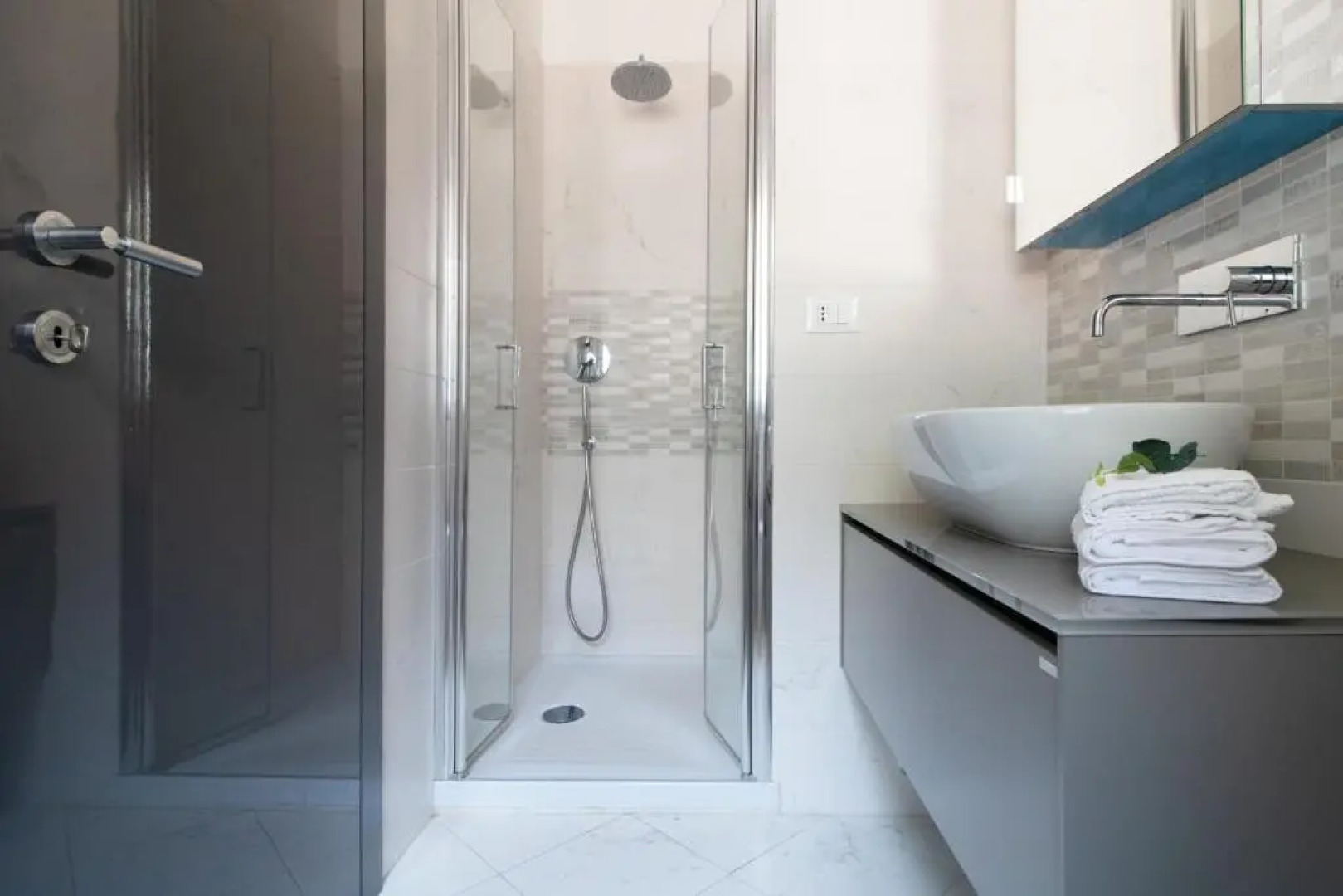 Edone' by PortofinoHomes