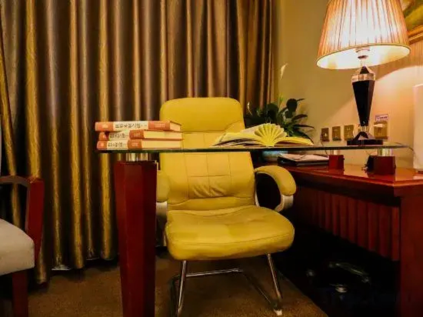 Hami Universal Hotel (Train Station)