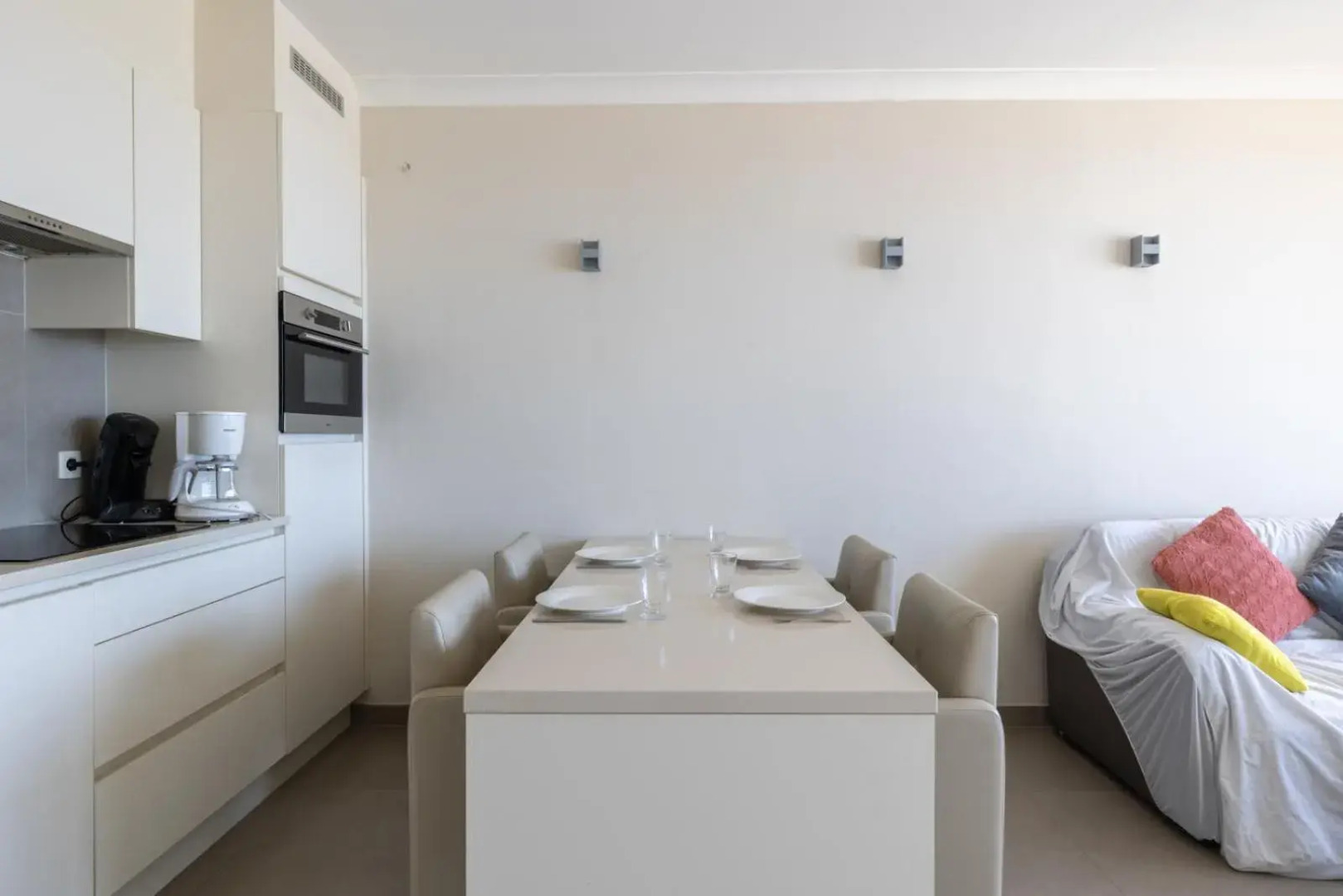 SEAVIEW Studio 6p - OOSTENDE - Type London - renovated and very nice studio with sleeping corner, direct seaview and at the beachfront