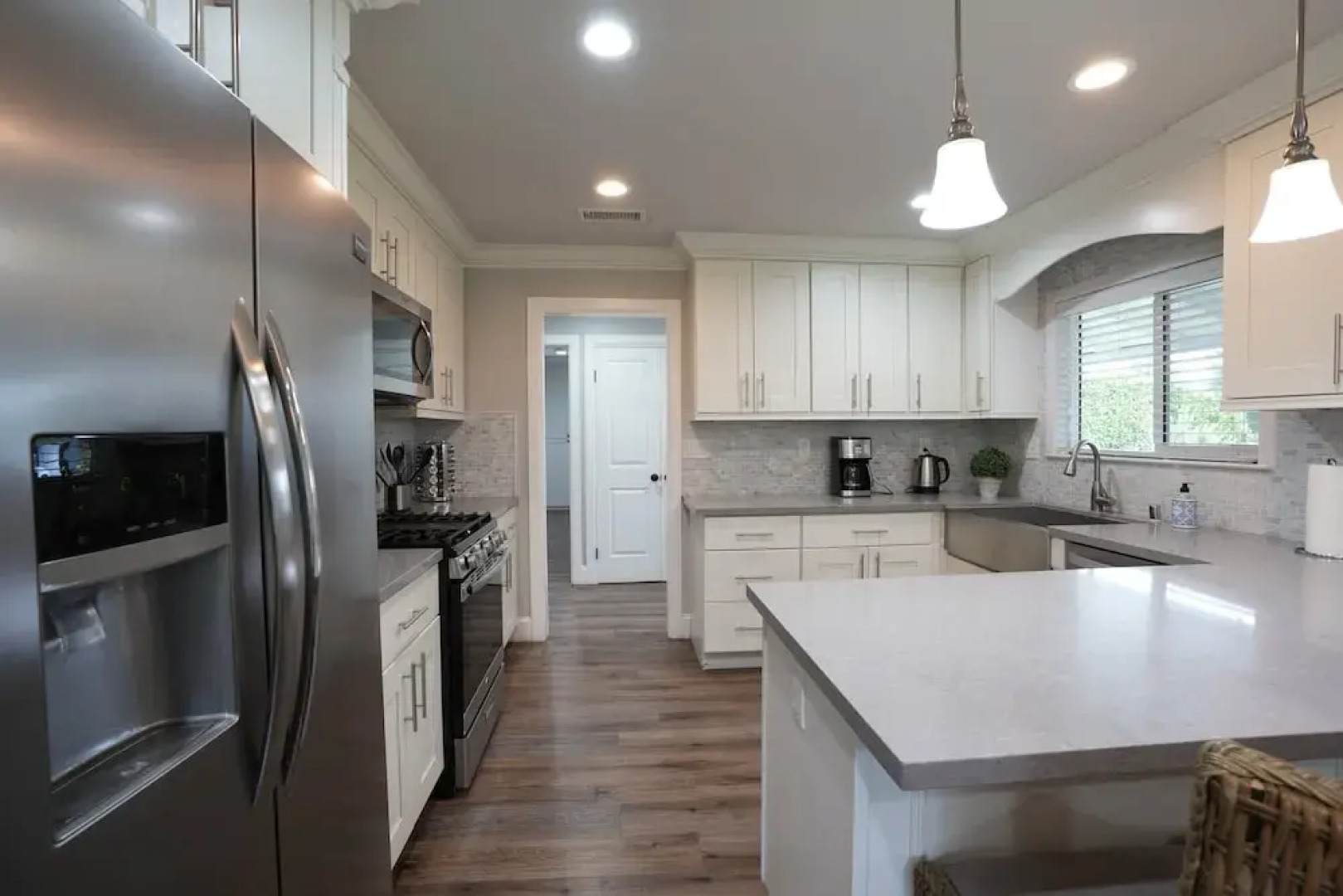 4 bedroom, 3 bathrooms Pool Home