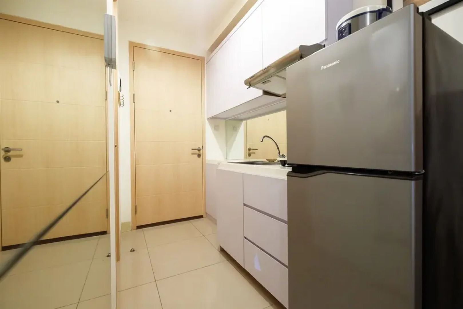 Homey Studio Room Tree Park Apartment near BSD City By Travelio