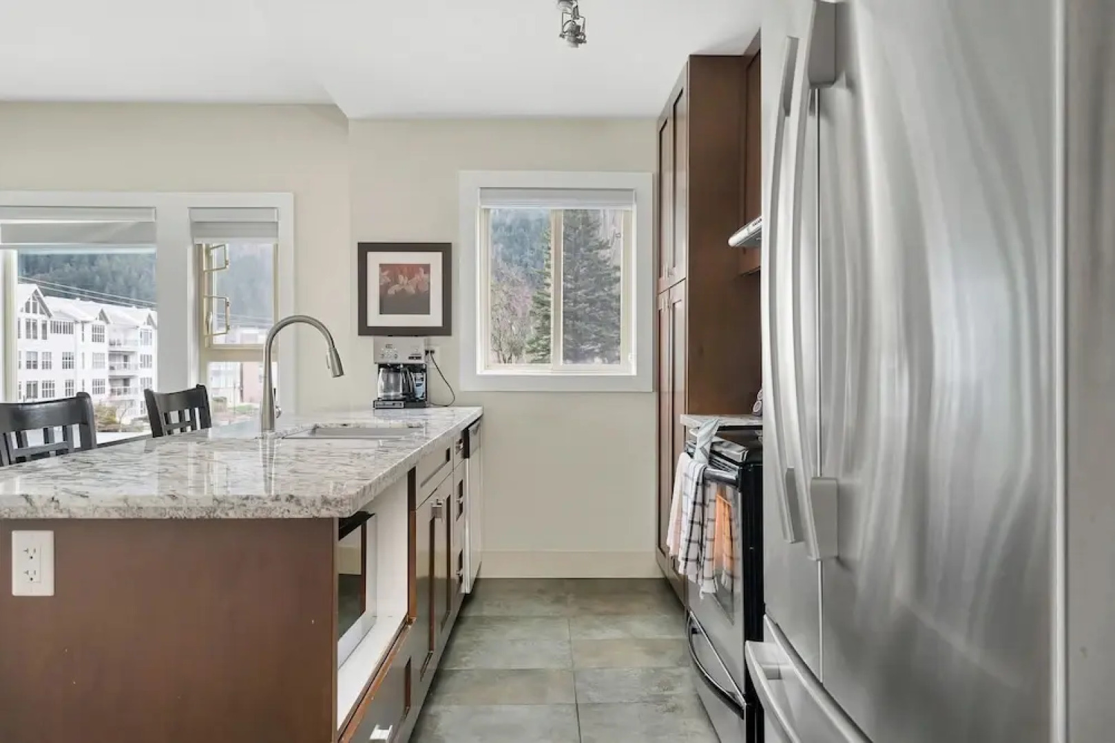 Rooftop Paradise Luxe 2BR  Lake Views