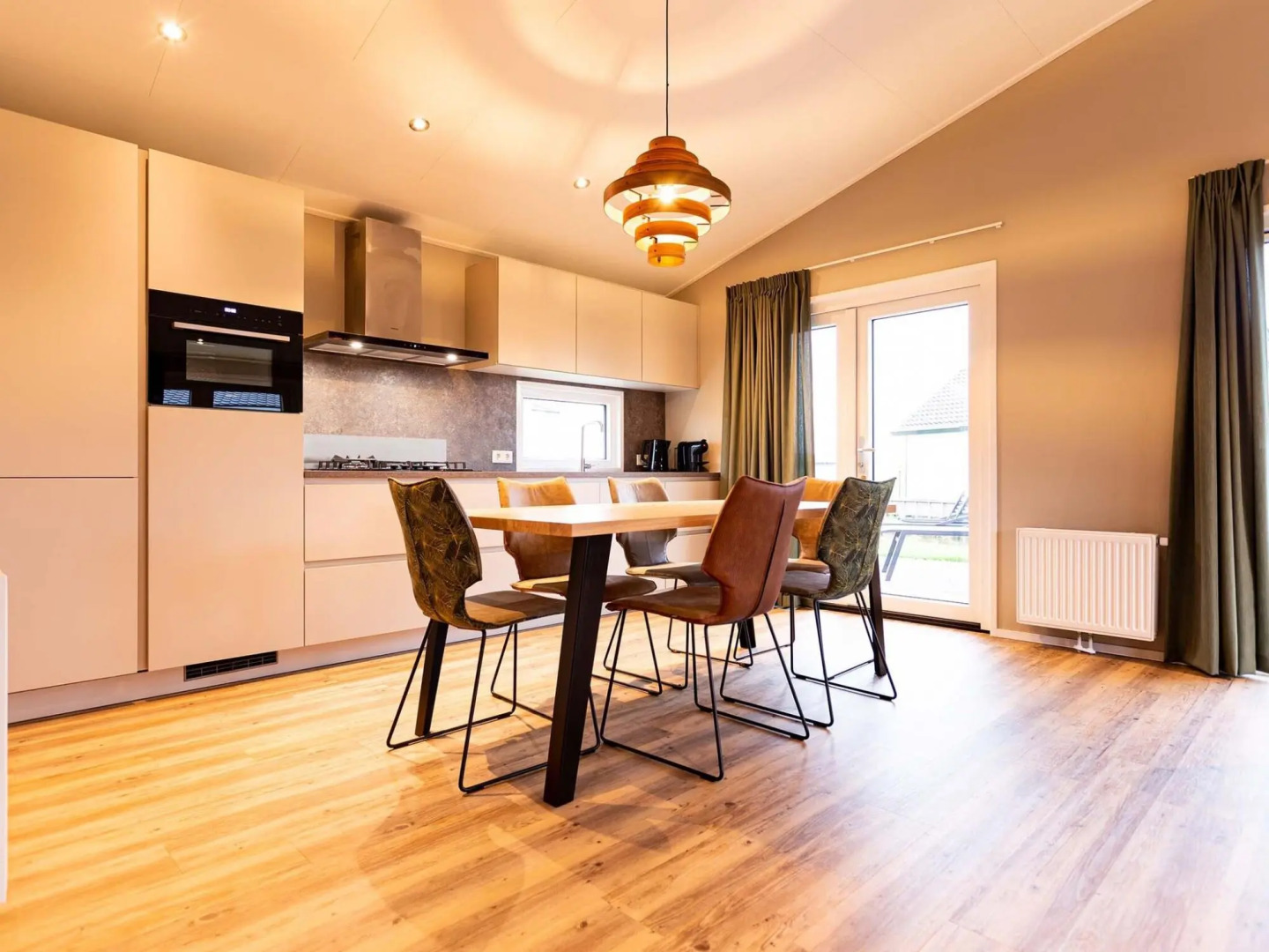 Detached, comfortable chalet with dishwasher, 8 km. from Hoorn