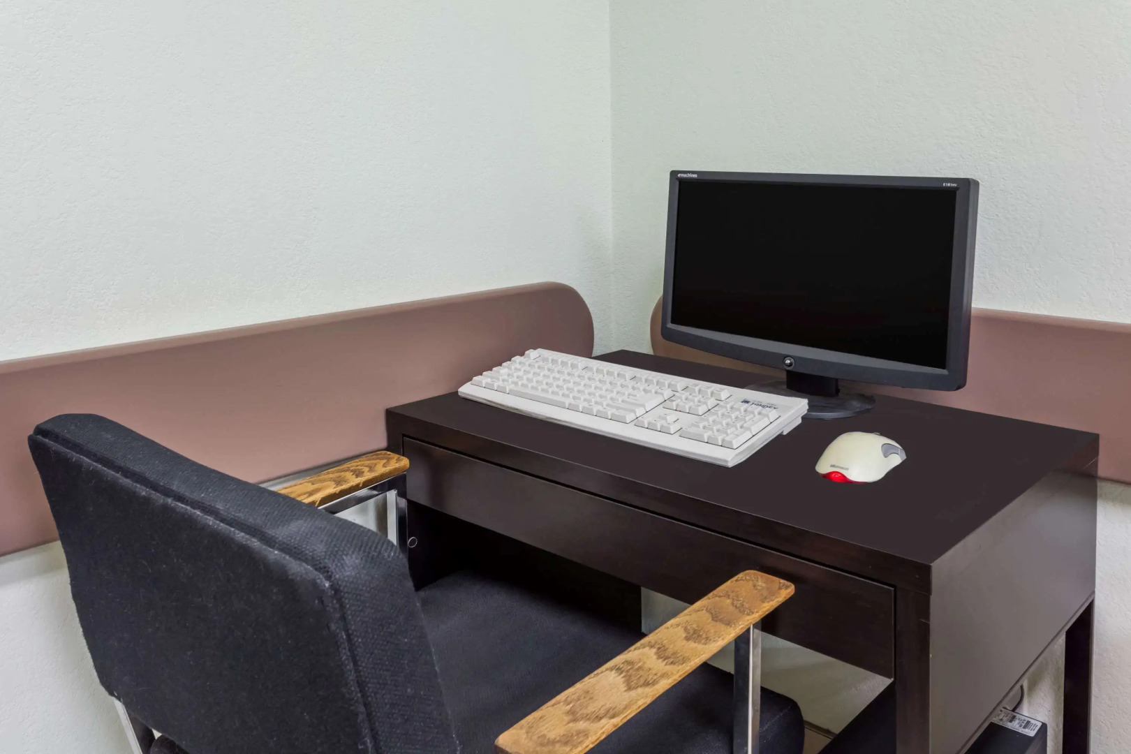 Super 8 by Wyndham Dauphin