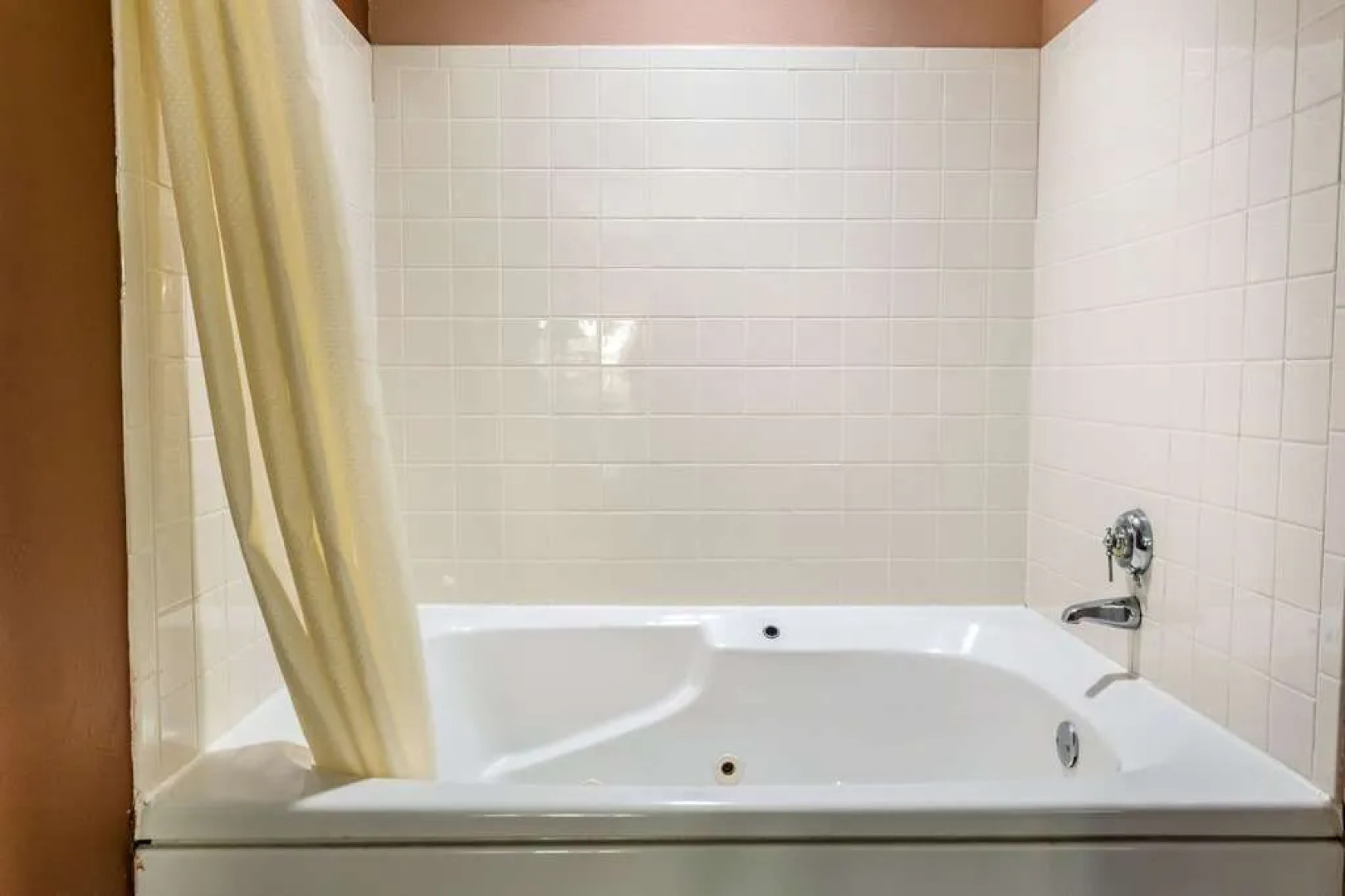 Econo Lodge Inn & Suites I-65