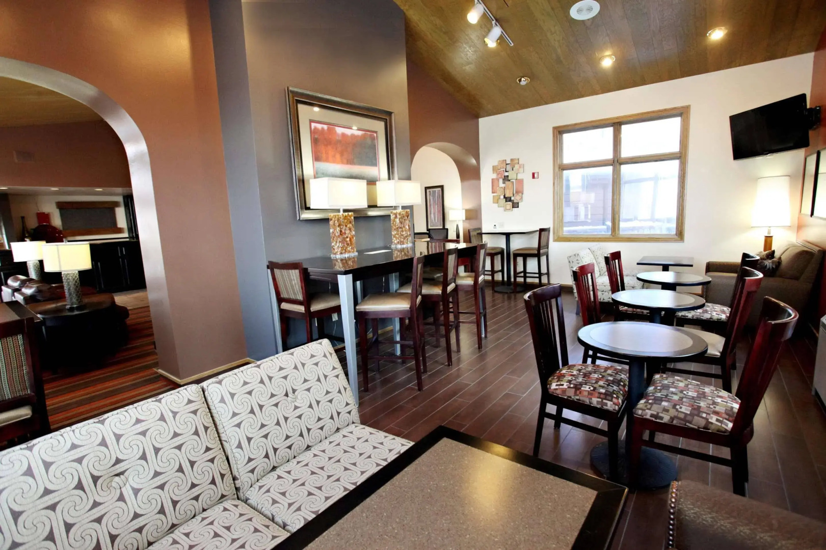 Best Western Plus Cottontree Inn