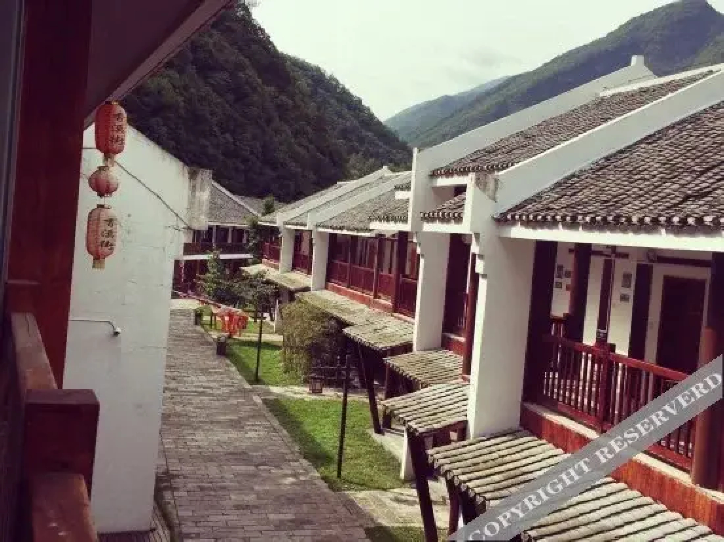 Yinju Xiangxi Inn
