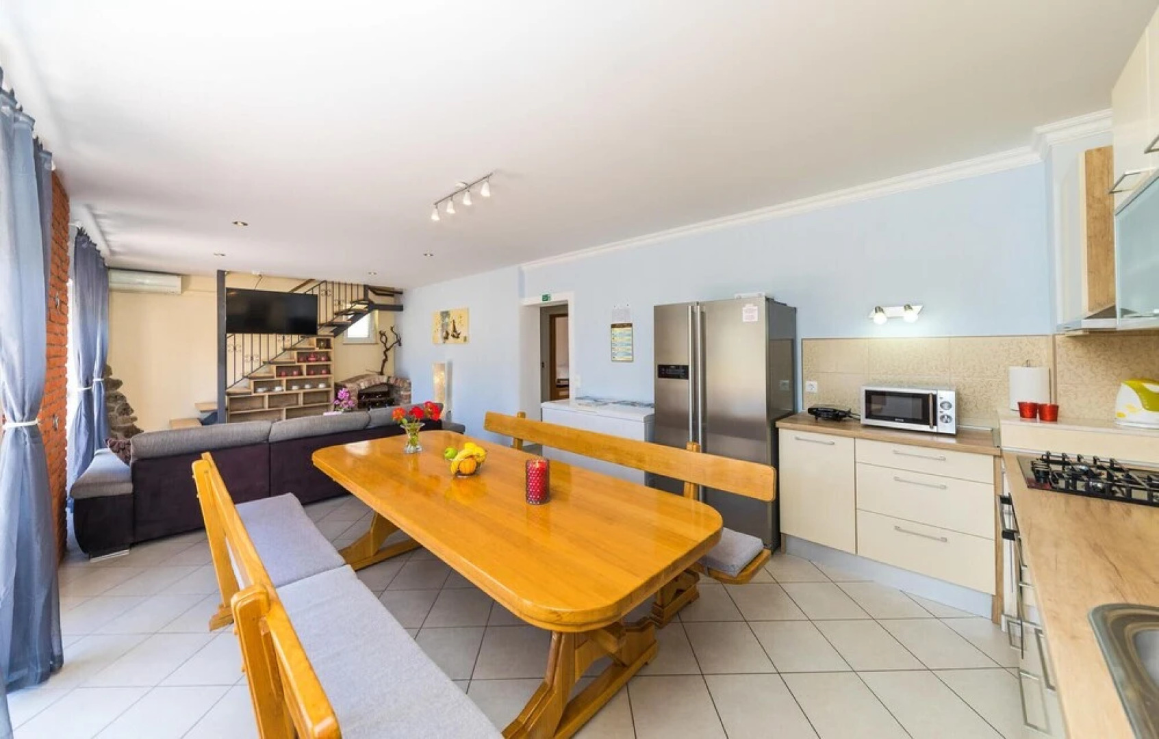 Beautiful Home in Kastel Luksic With Sauna, Wifi and 7 Bedrooms