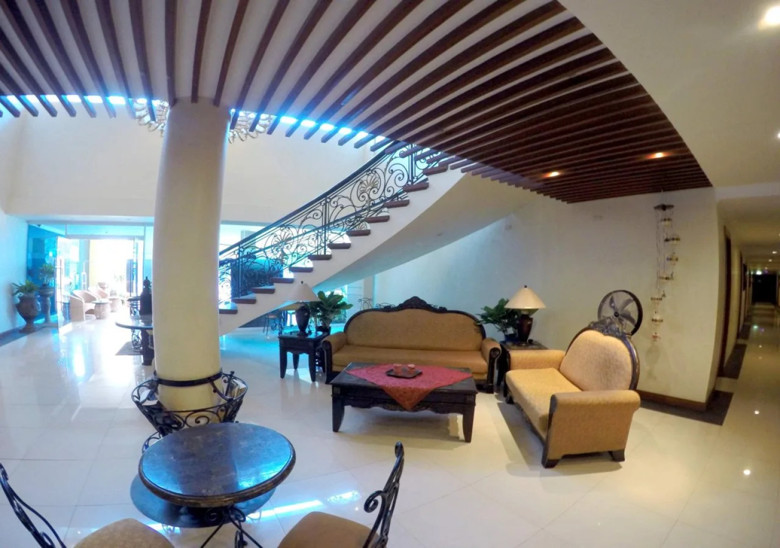 Alona Kew White Beach Resort