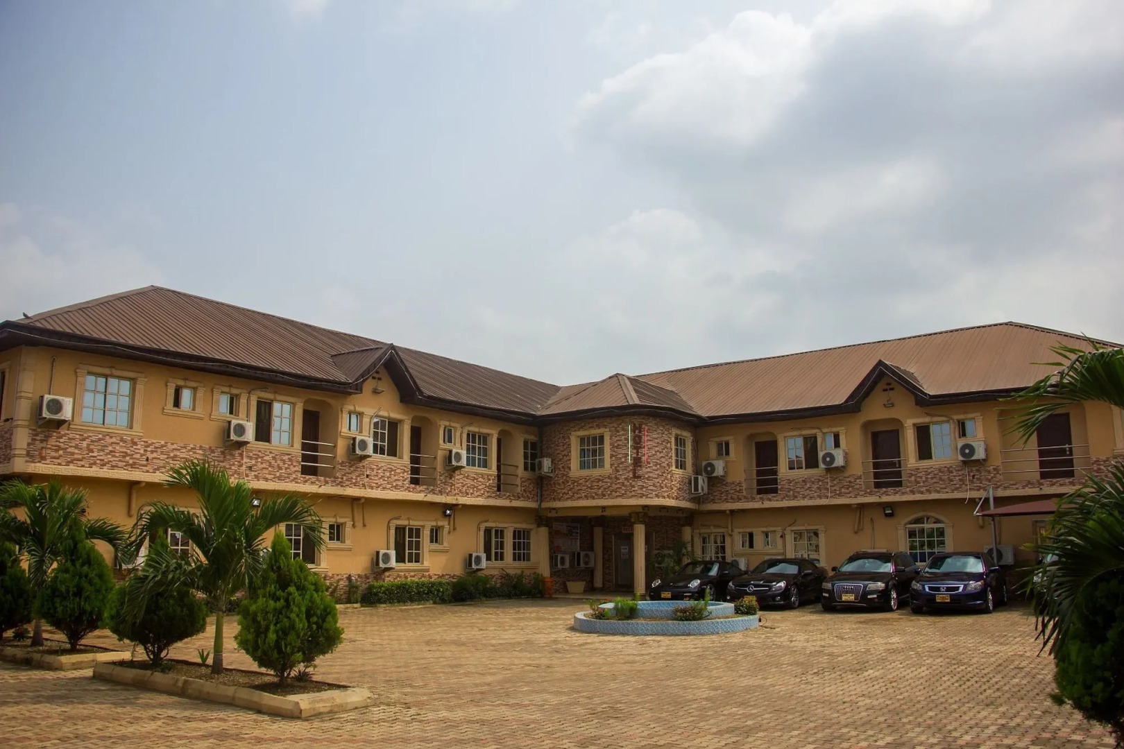 Masbat DeKings Hotel