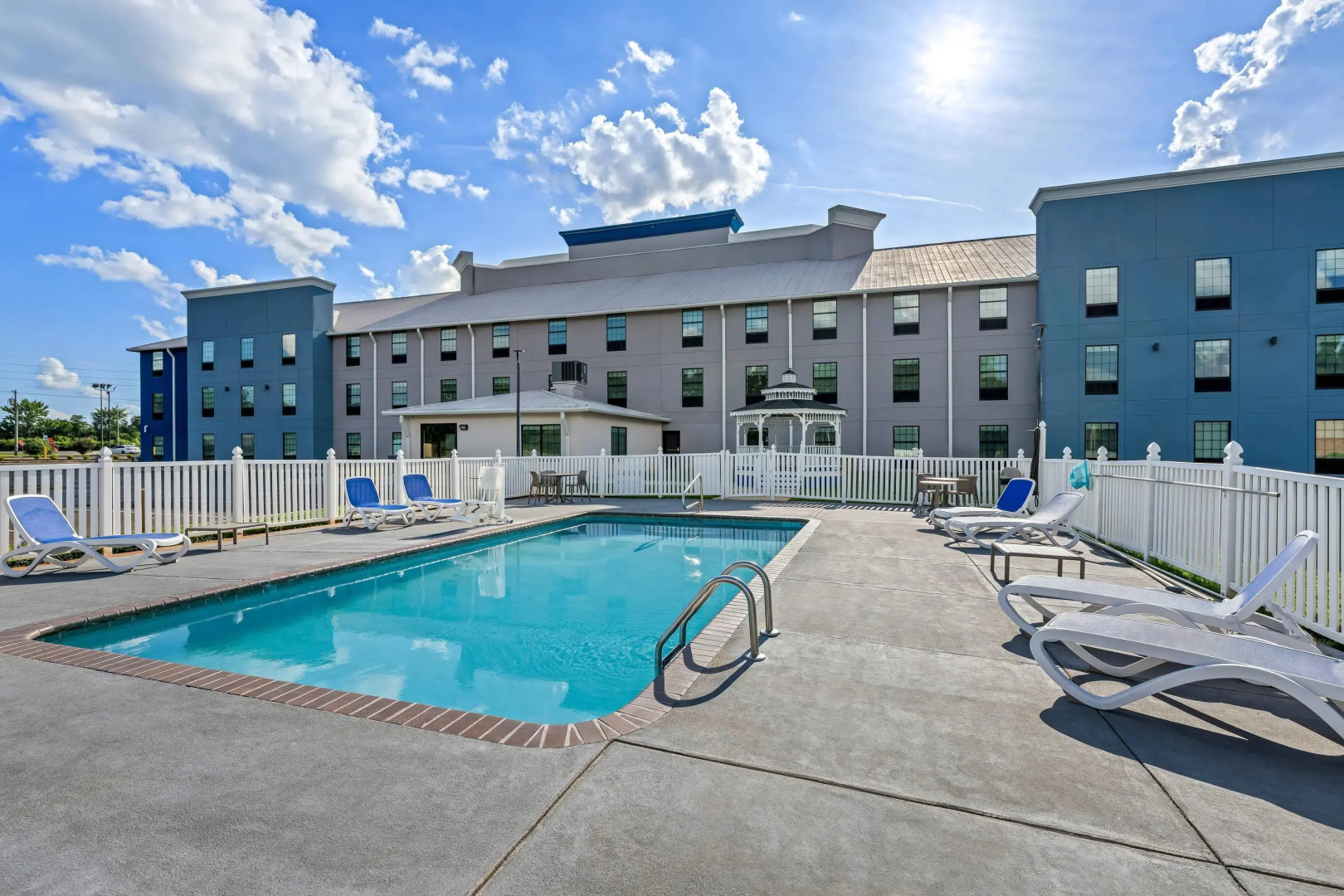 Comfort Inn & Suites River City Decatur