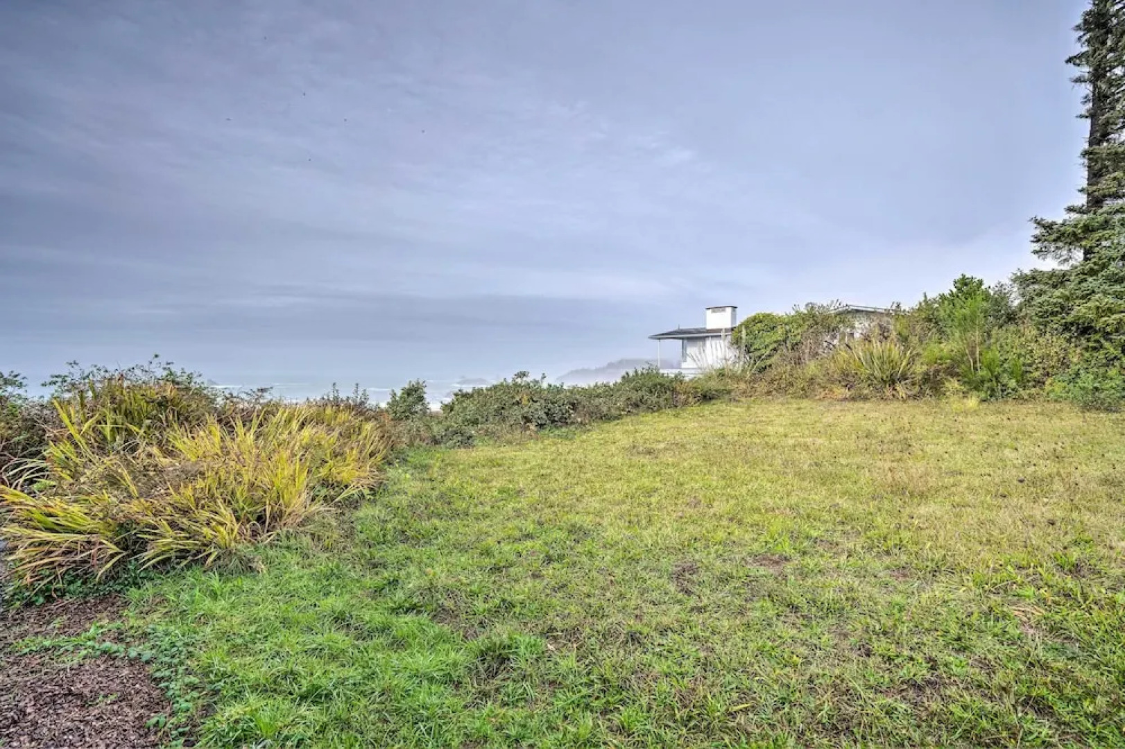 Serenity By The Sea - Chic Oceanfront Home w/ Deck