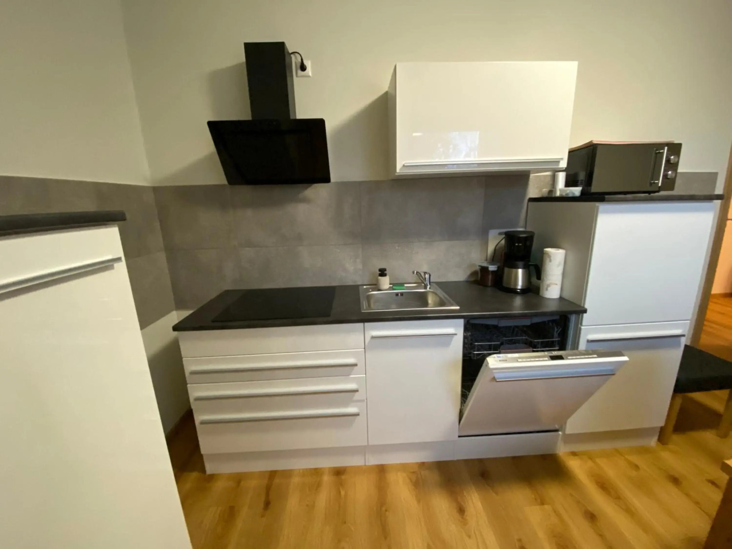 Schöne 2 Raumwohnung. Neu saniert, modern.