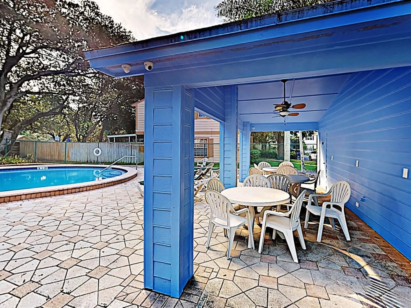 1465 Brier Home - 3 Br Home