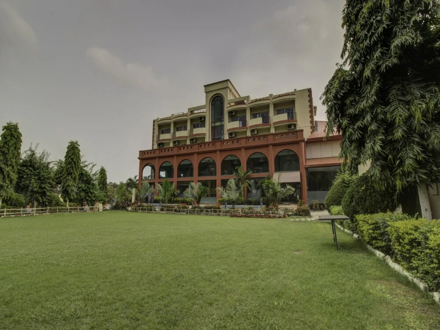 OYO 3575 The Wave International