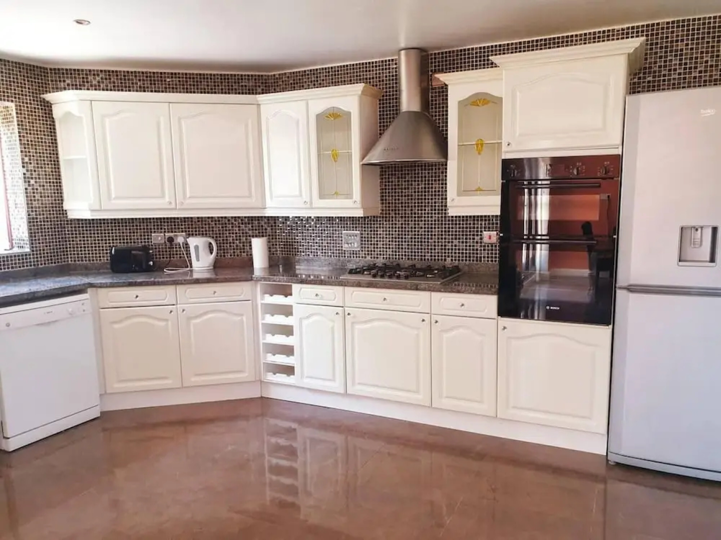Lovely 4-bed , 3 Bath Villa in Bolton, Manchester