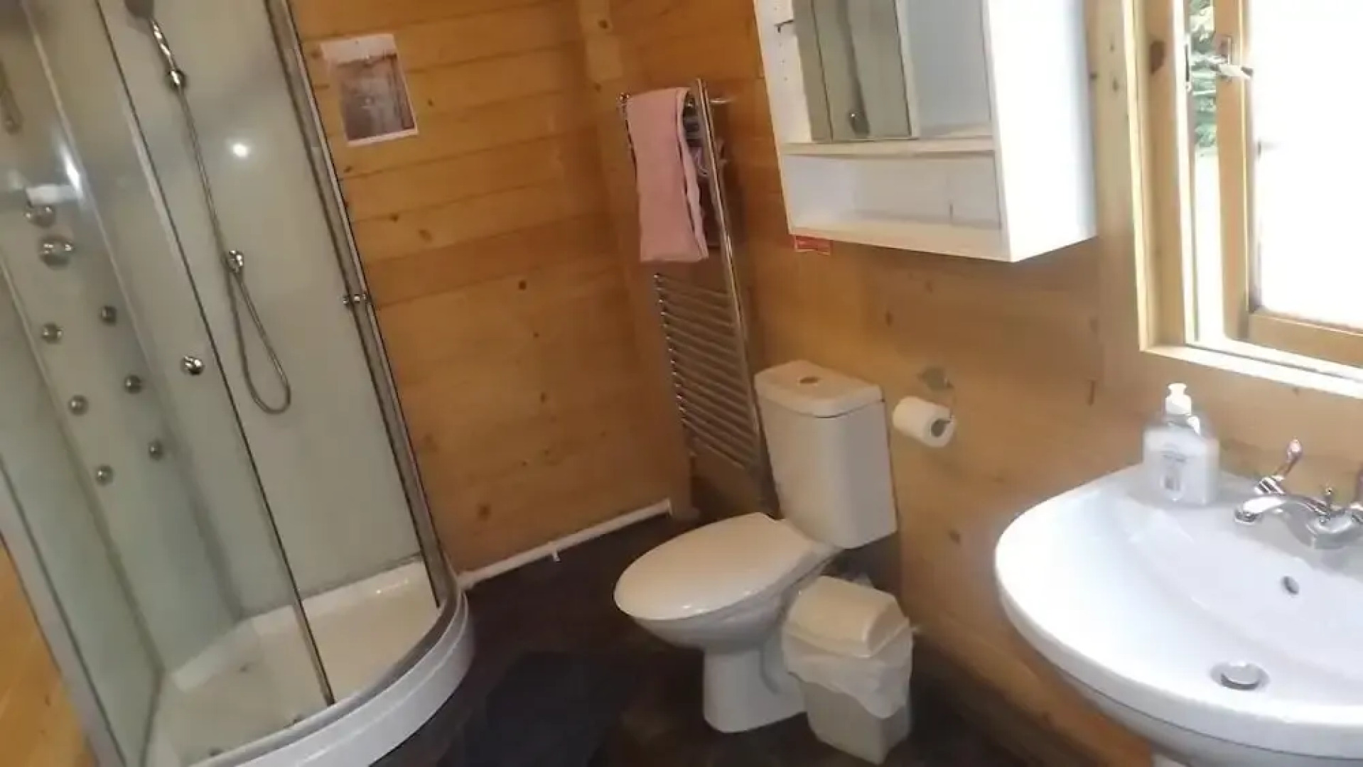 Spacious 3 Bedroom Cabin at Avonvale Holiday Lodge