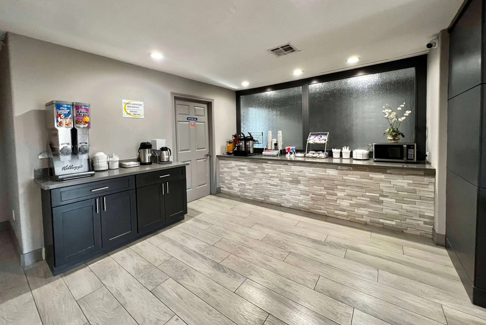 Super 8 by Wyndham Sealy