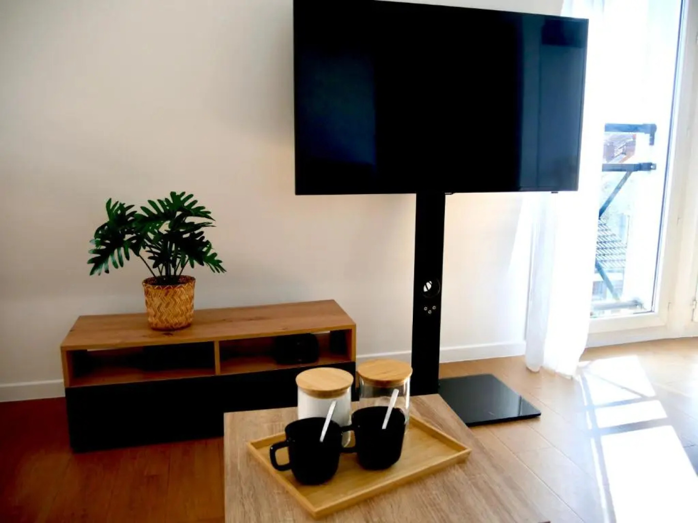 Le Petit Soleil de Corbeil (Adults Only)