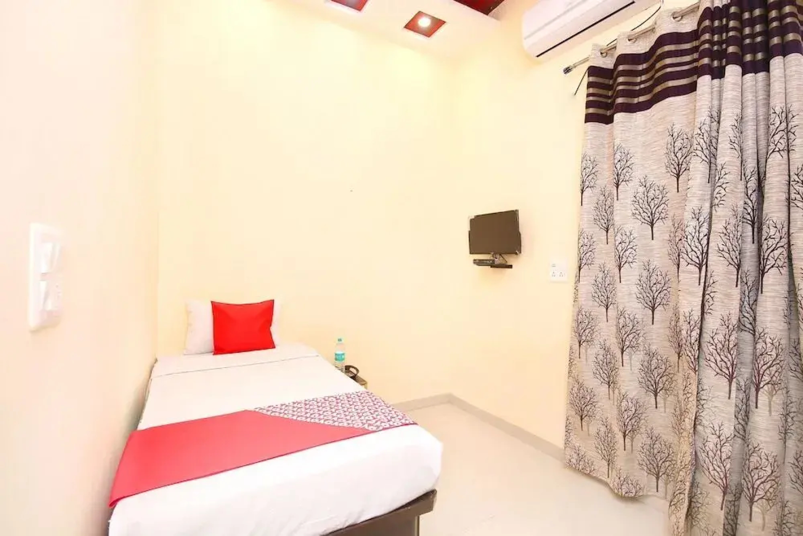 Hotel Royal Lifestyle By OYO Rooms