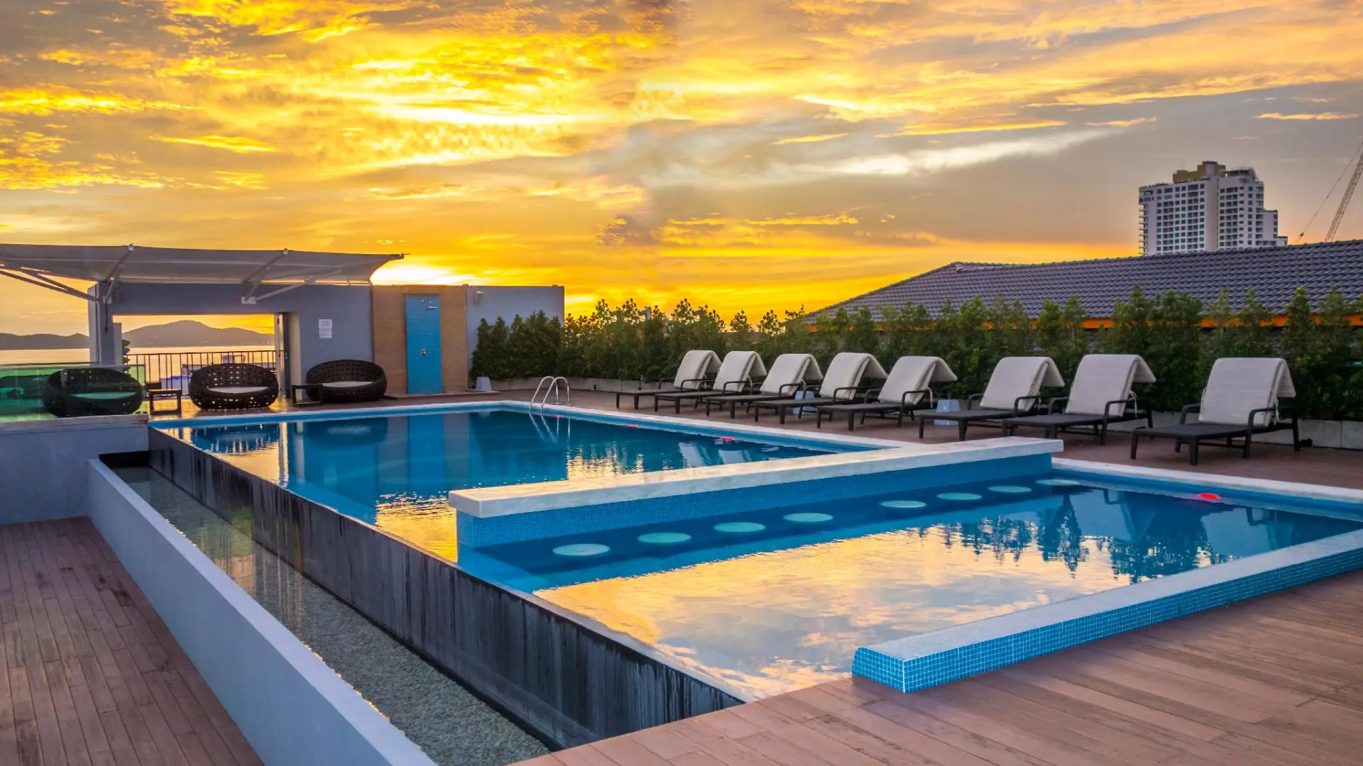 Unique Regency Hotel