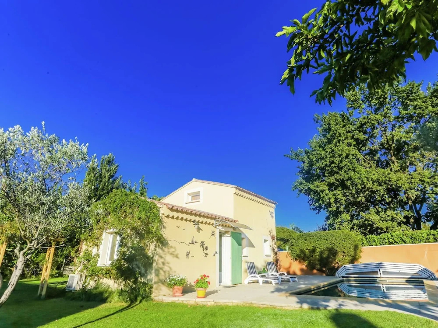 Spacious Holiday Home in Vaison-la-romaine With Garden