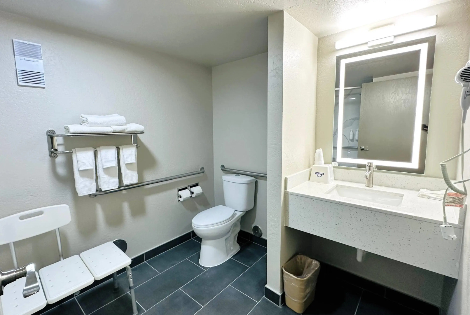 Days Inn by Wyndham Holland