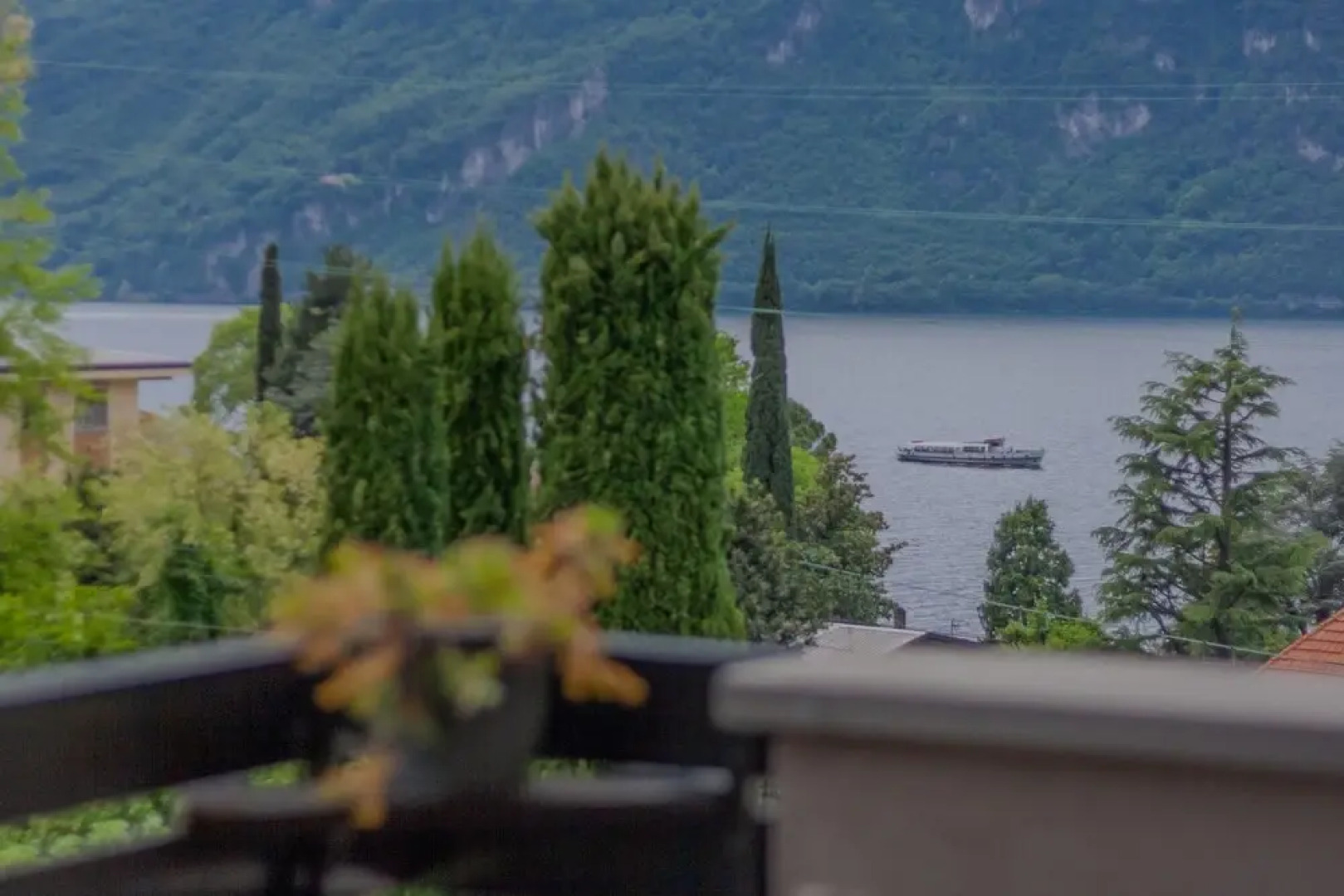 Blu al Lago in Lierna