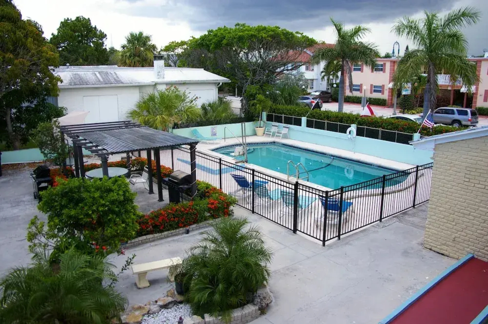 Holiday House Motel