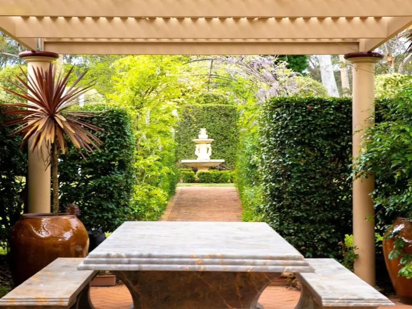 Old Mansfield Loft - gardens, gazebo and getaways