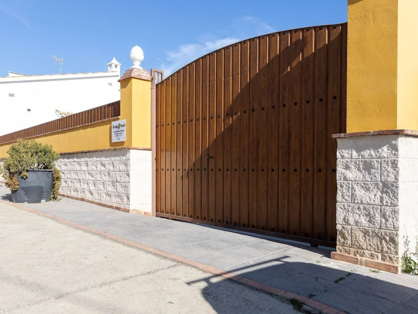 Elegant Apartment in Totalán with Hot Tub